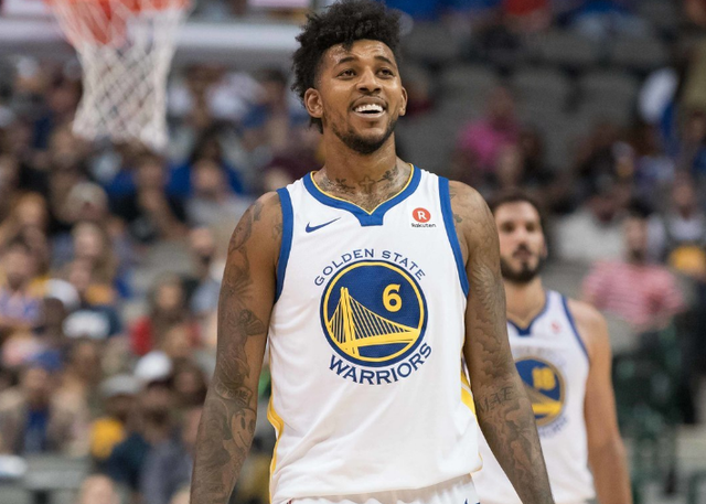 像一面镜子 像一面镜子